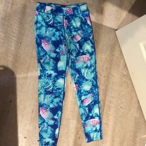 90% polyester/ exclusive of decoration XL (14-16)